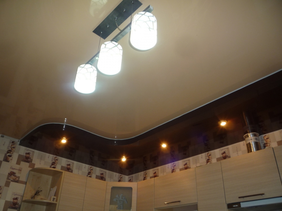 натяжные потолки на кухне 6 кв м