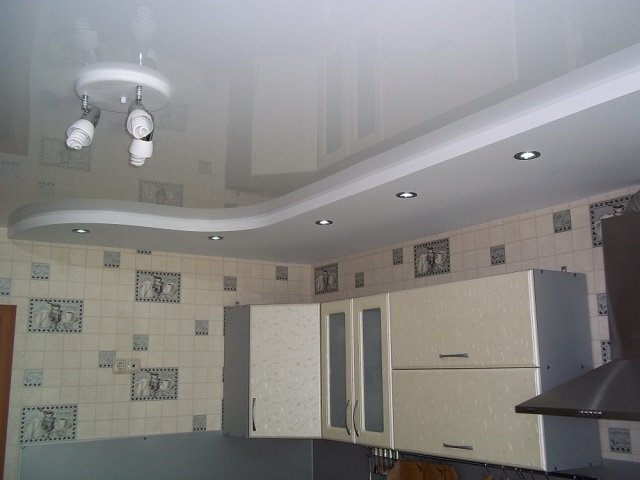 натяжной потолок на кухне фото дизайна